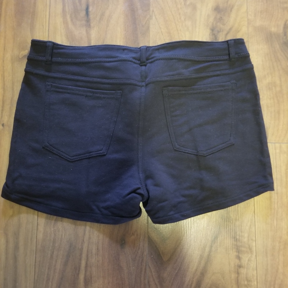 Shorts - Picture 3 of 3